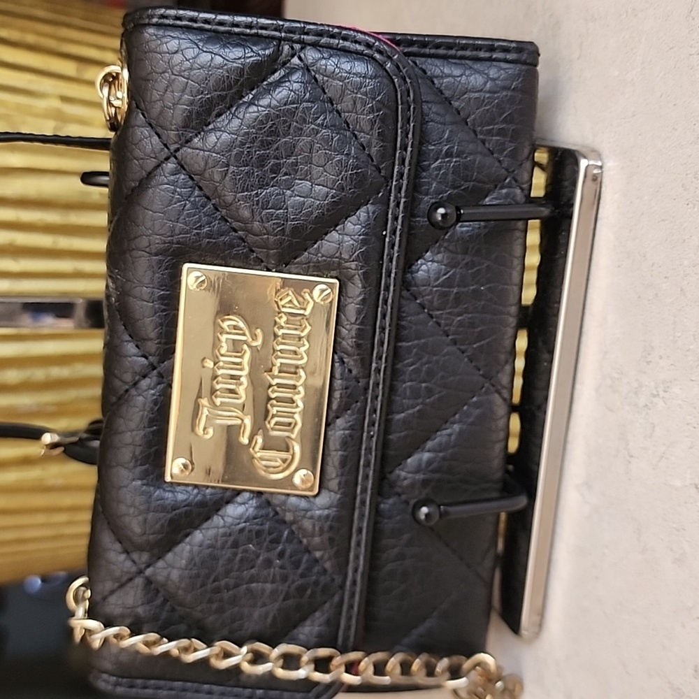 Juicy Couture Black Quilted Shoulder Wallet/Crossbody Cell Phone Holder. UEC